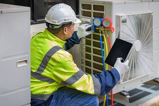 Professional Hvac technician working in Niagara University, NY